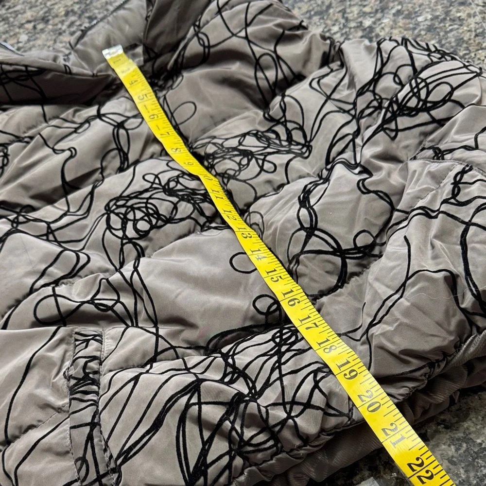 Calvin Klein velour scribble Gray and Black Patterned Puffer Vest EUC M - Picture 14 of 14